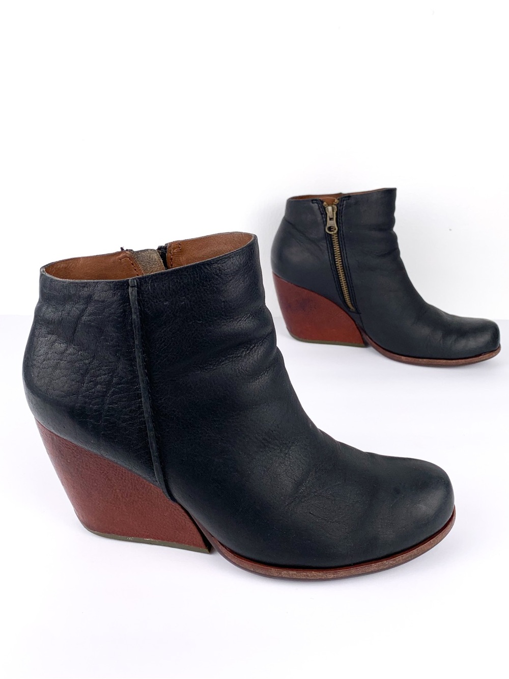 Kork-Ease Natalya black leather ankle boots w/contrast wedge & side zip size 8.5
